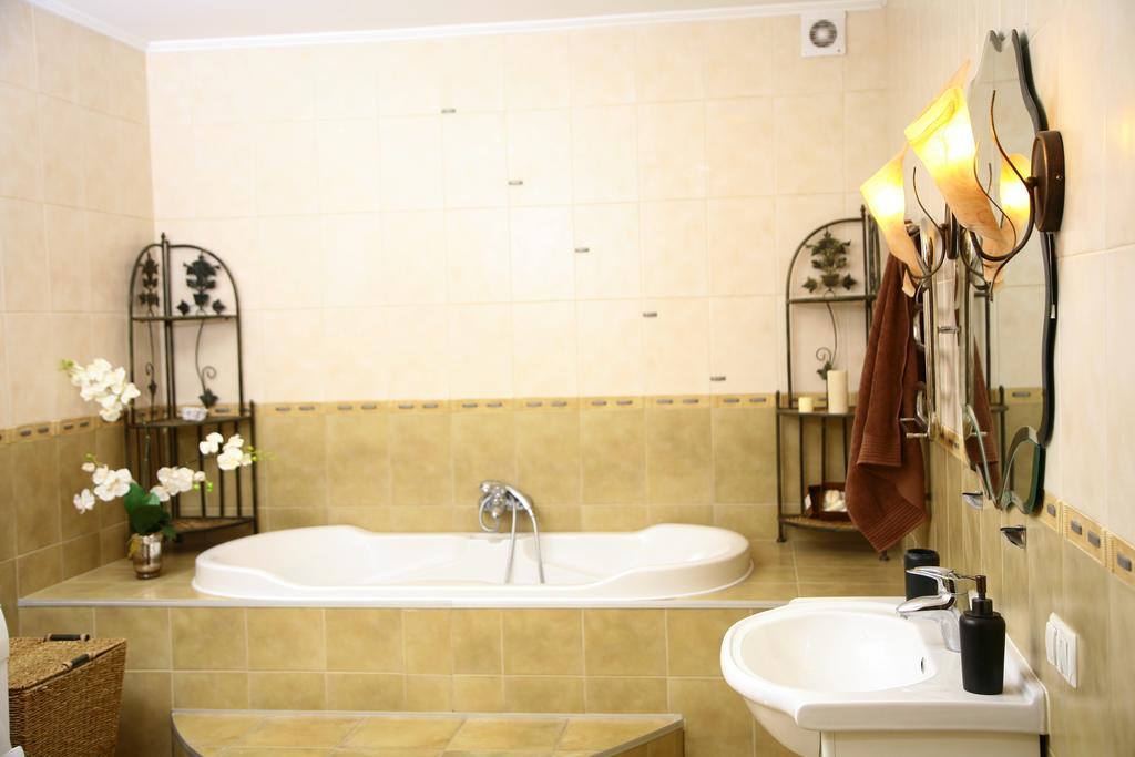 Golden Park Apartments อูมาน ภายนอก รูปภาพ